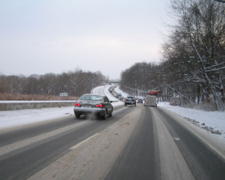 Snowy early morning commute on Route 23 South in Kinnelon, 