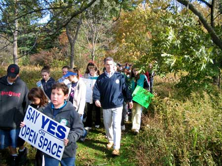 Governor McGreevey leads hike in Ringwood, New Jersey